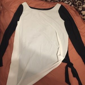 Size L very cute black and white top